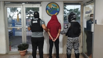 Detienen a instructor de banda musical con nueve paquetes de supuesta droga en Panamá y decomisan otro cargamento que tenía como destino Italia