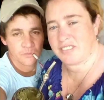 Mariela del Rosario junto a la pareja que la terminó asesinado (Captura Telenoche/Canal 4)
