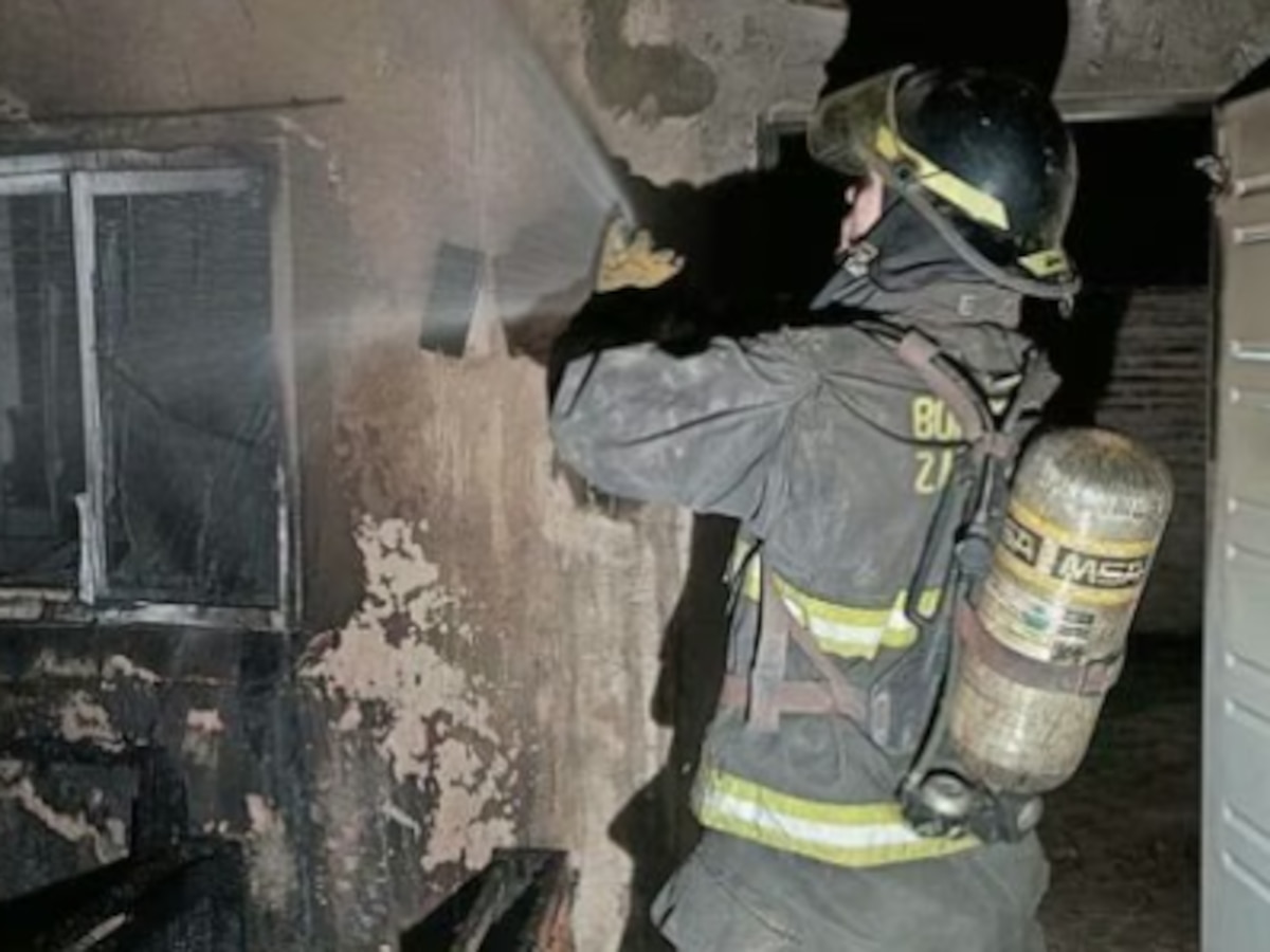 Robaron, incendiaron y destruyeron por completo la casa de una familia en Santa Fe