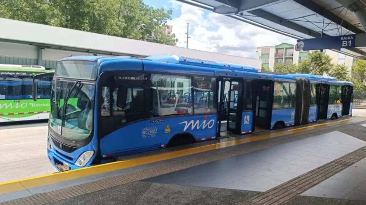 El ataque al bus del MÍO ocurrió el miércoles 17 de junio cerca del barrio Potrero Grande, en Cali - crédito Diego Rey / Metrocali