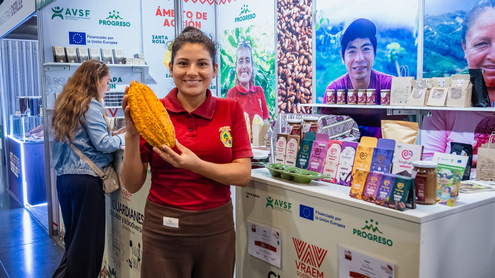 Mujeres del VRAEM lideran asociaciones que impulsan cacao, café y miel como alternativas a la hoja de coca con productos de valor agregado