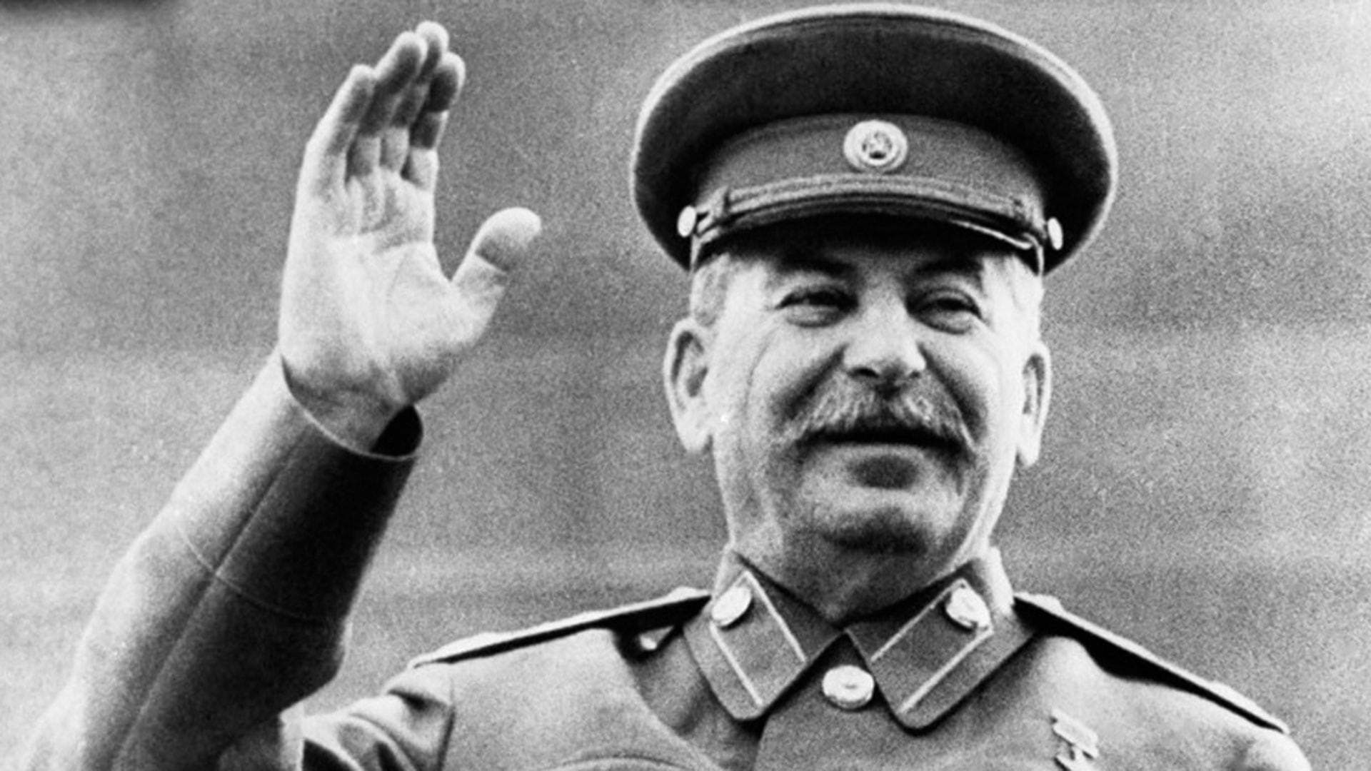 A 3 años de la muerte de Josef Stalin,Nikita Jrushev acusa a su predecesor de los mismos crímenes que venían denunciando los disidentes del régimen soviético