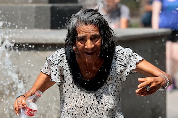 La onda de calor mantiene temperaturas de hasta 45 grados en varias regiones del país. EFE/ José Méndez