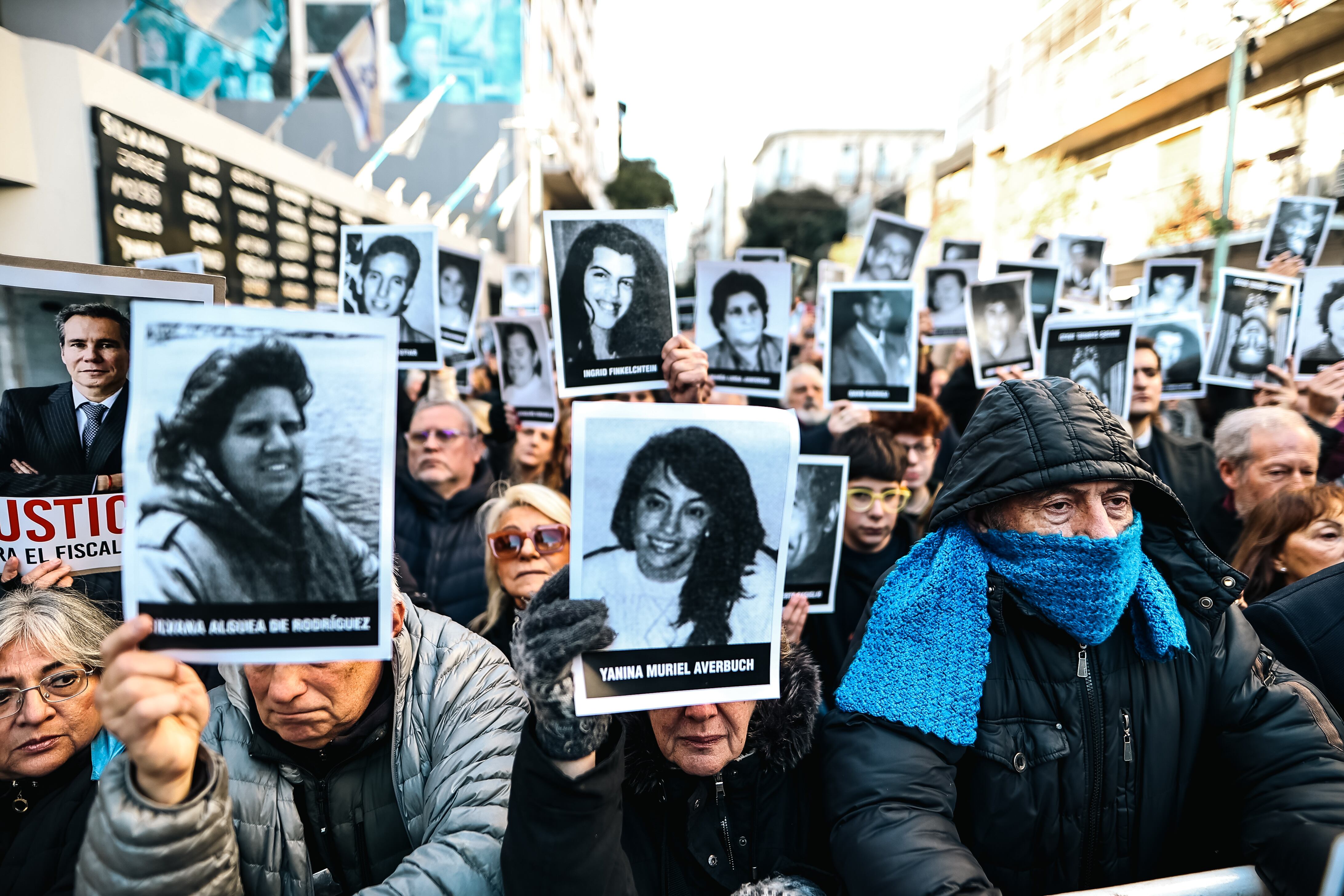 Foto de archivo. Una de las marchas en reclamo de justicia por el atentado (EFE)