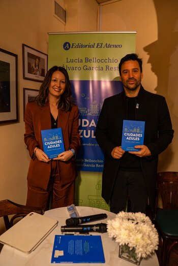 Lucía Bellocchio y Álvaro García Resta, autores del libro “Ciudades Azules: accesibles, sensibles y empáticas”