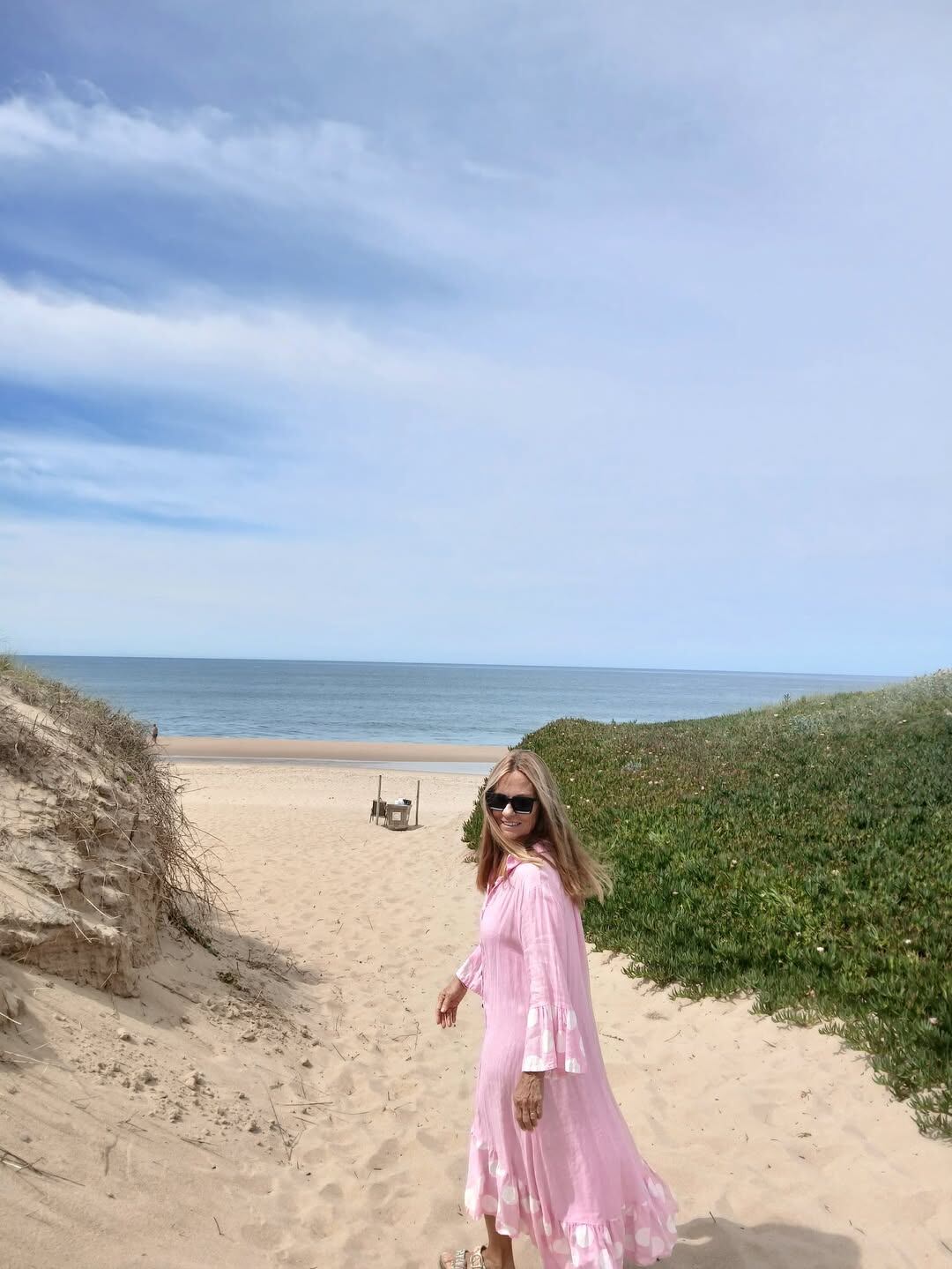 Las imágenes de Las Trillizas de Oro en la orilla del mar reflejaron su complicidad y alegría tras décadas de carrera