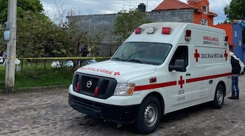 Paramédicos se trasladaron al lugar para brindar atención médica a las víctimas; sin embargo, al realizar la valoración correspondiente confirmaron que los tres hombres ya habían fallecido. (Crédito: redes sociales)