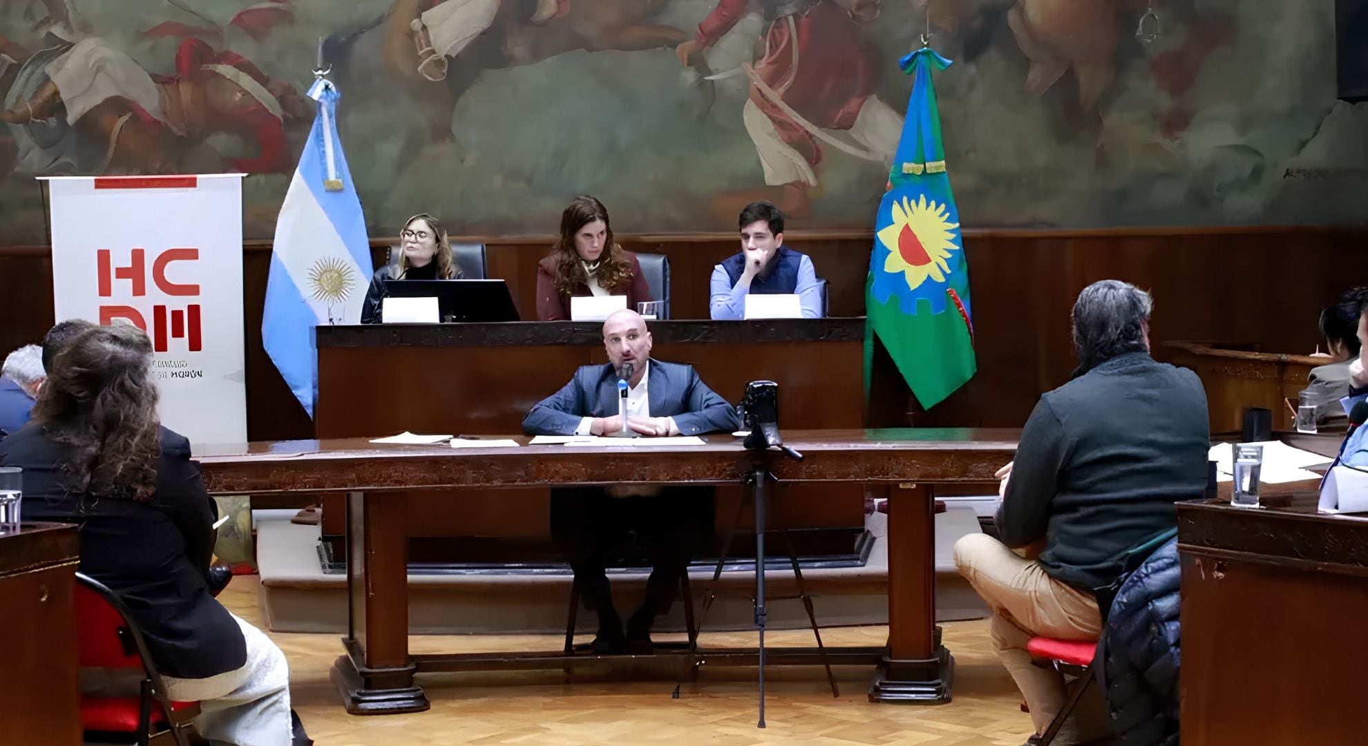 El secretario de Seguridad de Morón, Daniel Cardoso, en representación del Gobierno municipal en la interpelación