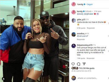 Karol G publicó en 2018 una fotografía acompañada de Combs y DJ Khaled - crédito @karolg/Instagram