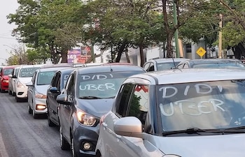 Repartidores protestaron por mejores tarifas.