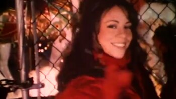 En contraste a las canciones