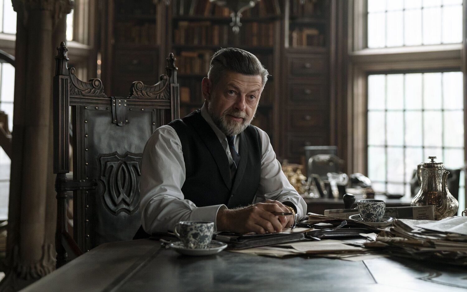 Andy Serkis retoma su papel como Alfred Pennyworth en la nueva entrega de la saga cinematográfica ambientada en Gotham