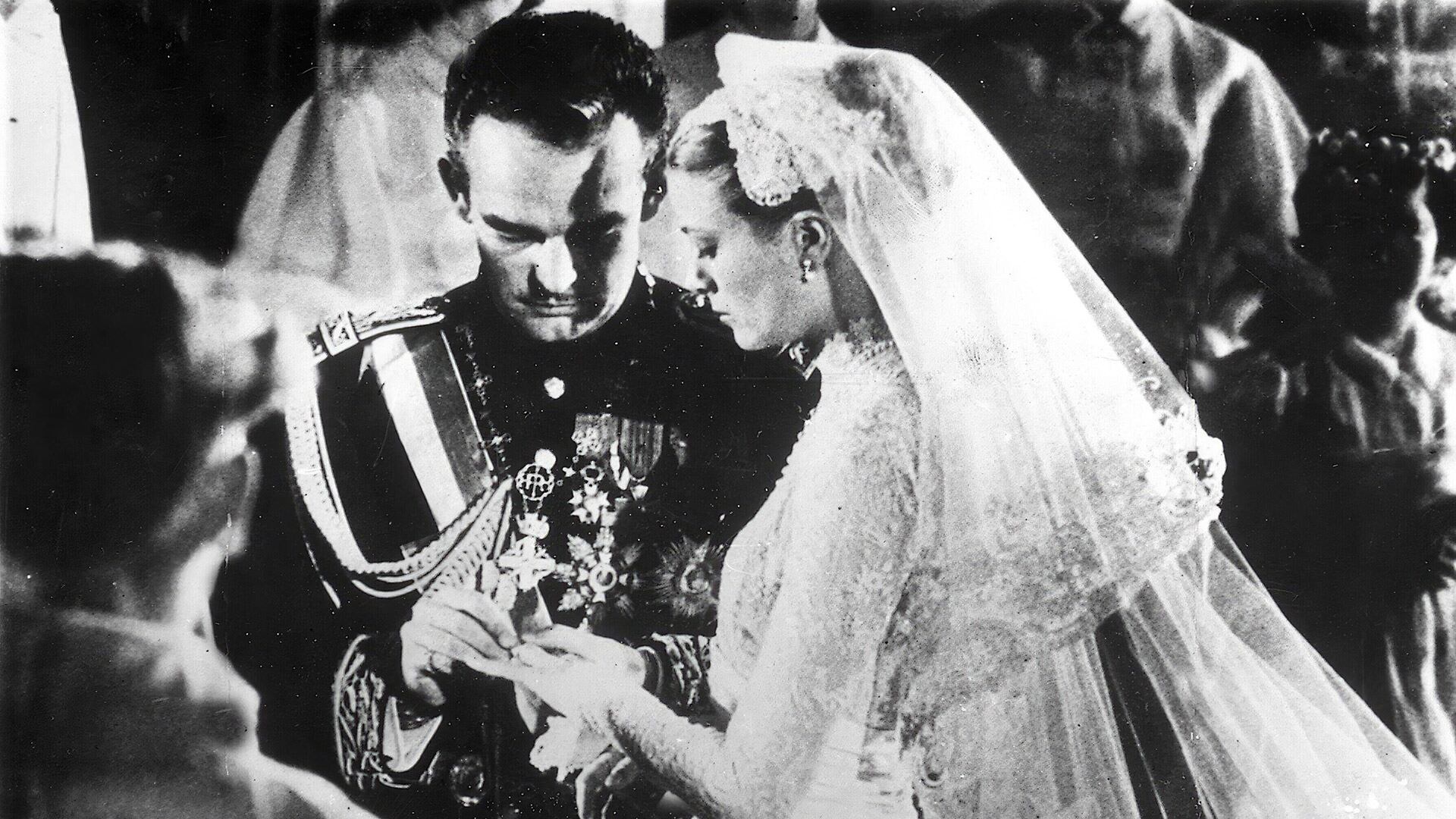 Boda entre Rainier III of Monaco y Grace Kelly en Monaco.