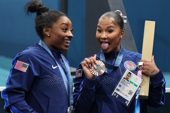 Simone Biles y Jordan Chiles,
