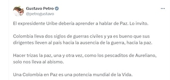Gustavo Petro, presidente de Colombia, dice que el expresidente Álvaro Uribe Vélez debería buscar la paz - crédito @PetroGustavo/x