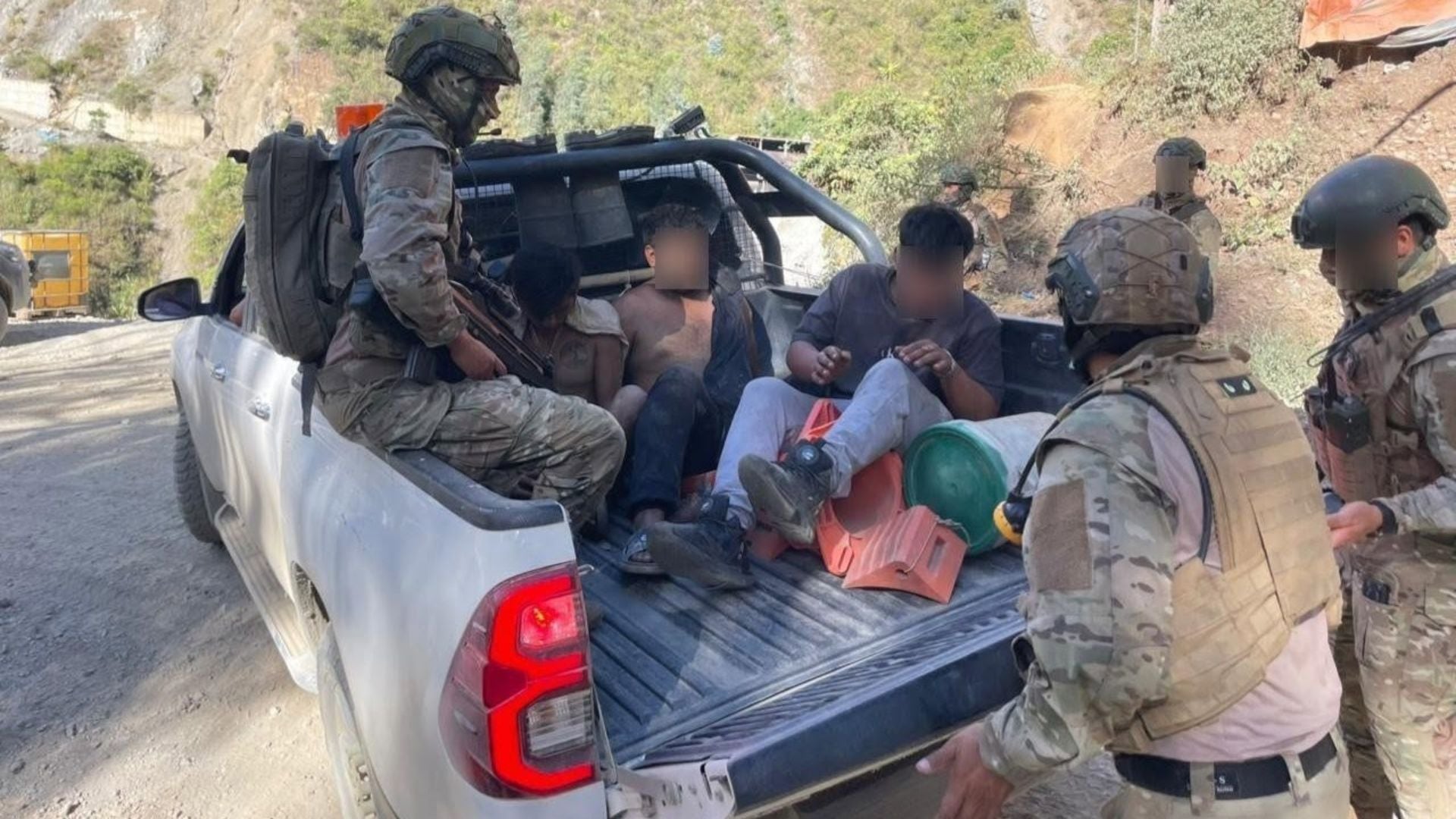 Detenidos y diverso armamento incautado en Pataz tras dos operaciones consecutivas contra la minería ilegal.