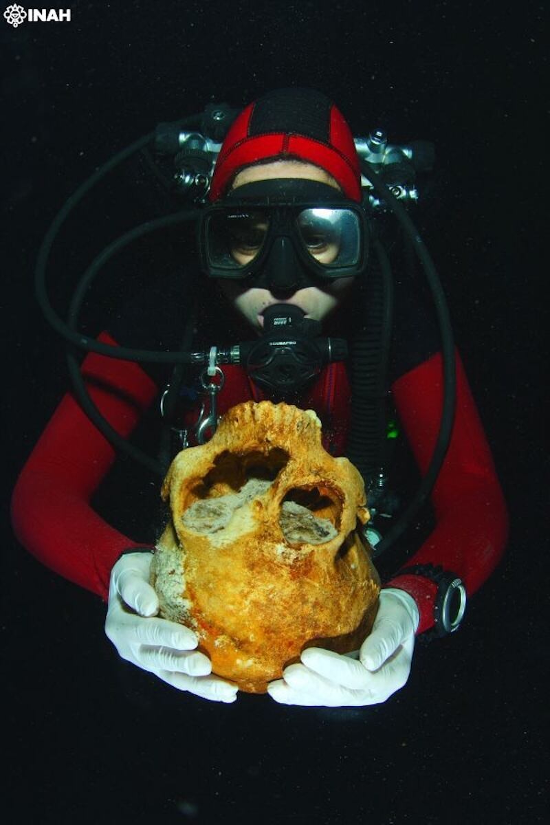 Las investigaciones en los cenotes arrojaron nuevos datos.FOTO: INAH