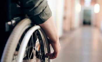 Usar rutas accesibles, evitar zonas