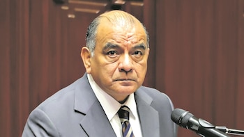 La oposición se echa para atrás y deja caer la moción de censura contra el ministro del Interior de Perú