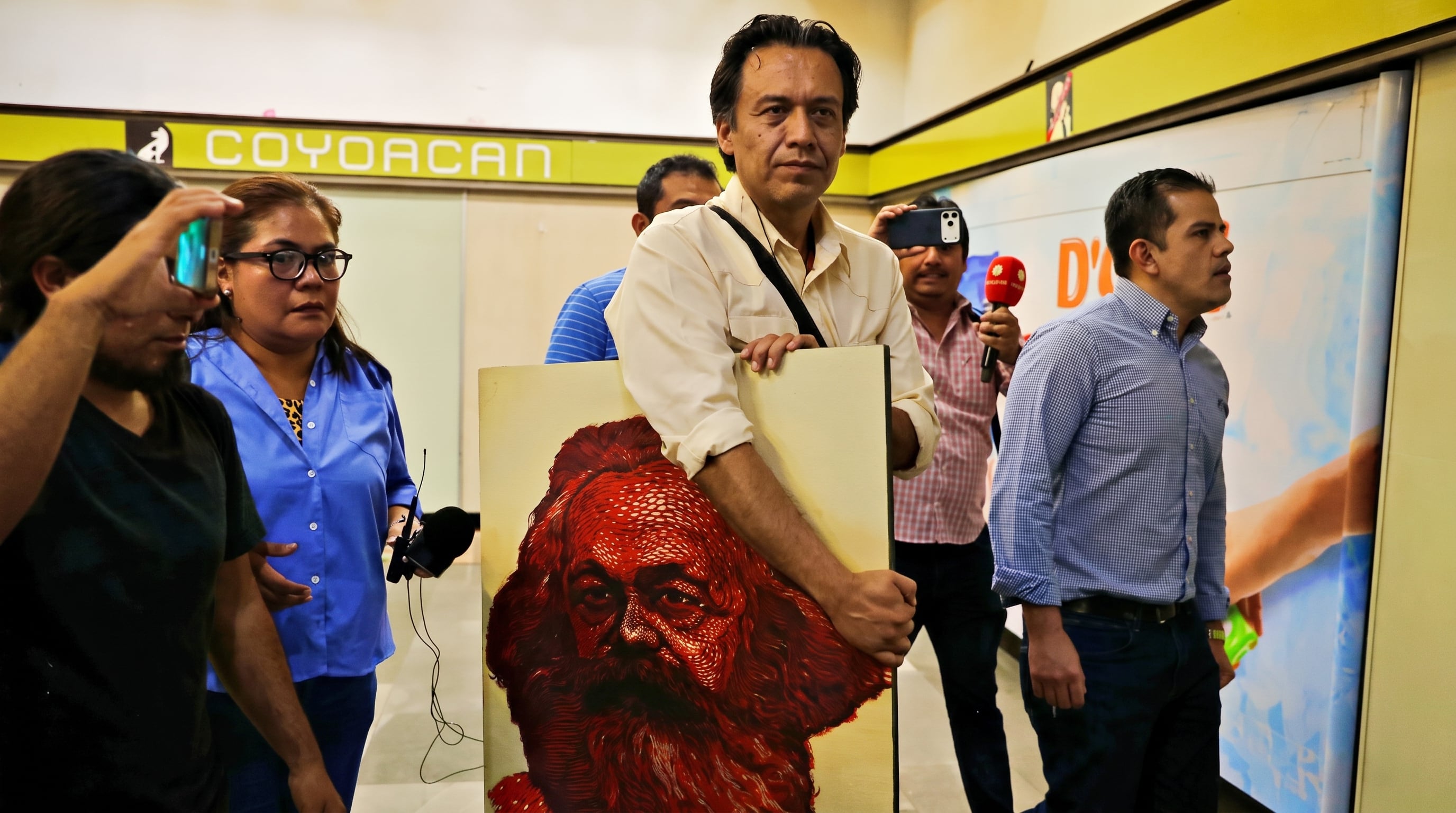 Marx Arriaga responde si se arrepiente de no aceptar una embajada y llevar una vida cómda