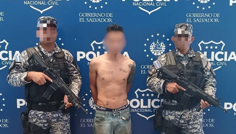 Las autoridades señalaron a Walter Alexander T. como miembro de la pandilla 18 Sureños y lo identificaron como soldado de esa estructura criminal. (Cortesía: PNC de El Salvador)