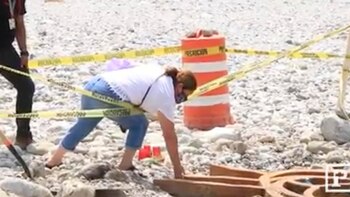 Tocan la escultura pues dicen