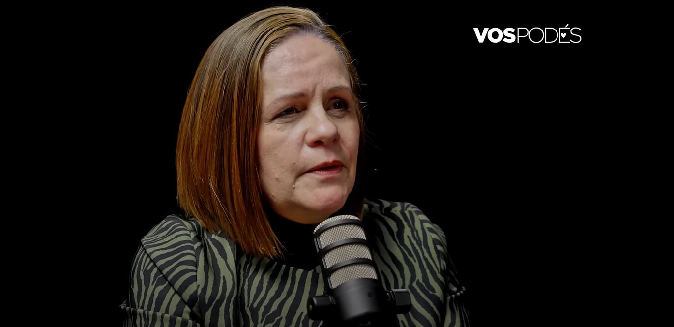 Ana Llano compartió cómo el sacerdote aprovechó su posición de poder en el Colegio Mayor de San Bartolomé de Bogotá para abusar de ella y otros menores - crédito VOS PODÉS, EL PODCAST!/YouTube