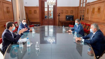 El ministro De Pedro, con