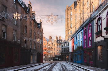 Edimburgo en Navidad (Adobe Stock).