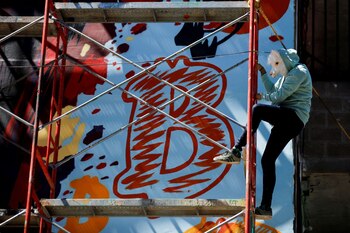 Se muestra un signo de