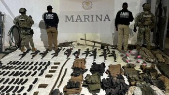 Decomisan arsenal y equipo táctico