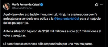 Mensaje de la senadora María Fernanda Cabal alertando sobre el escándalo en el contrato de pasaportes de la Imprenta Nacional y la reducción de la póliza de 120.000 a 37.000 millones de pesos - crédito María Fernanda Cabal/X