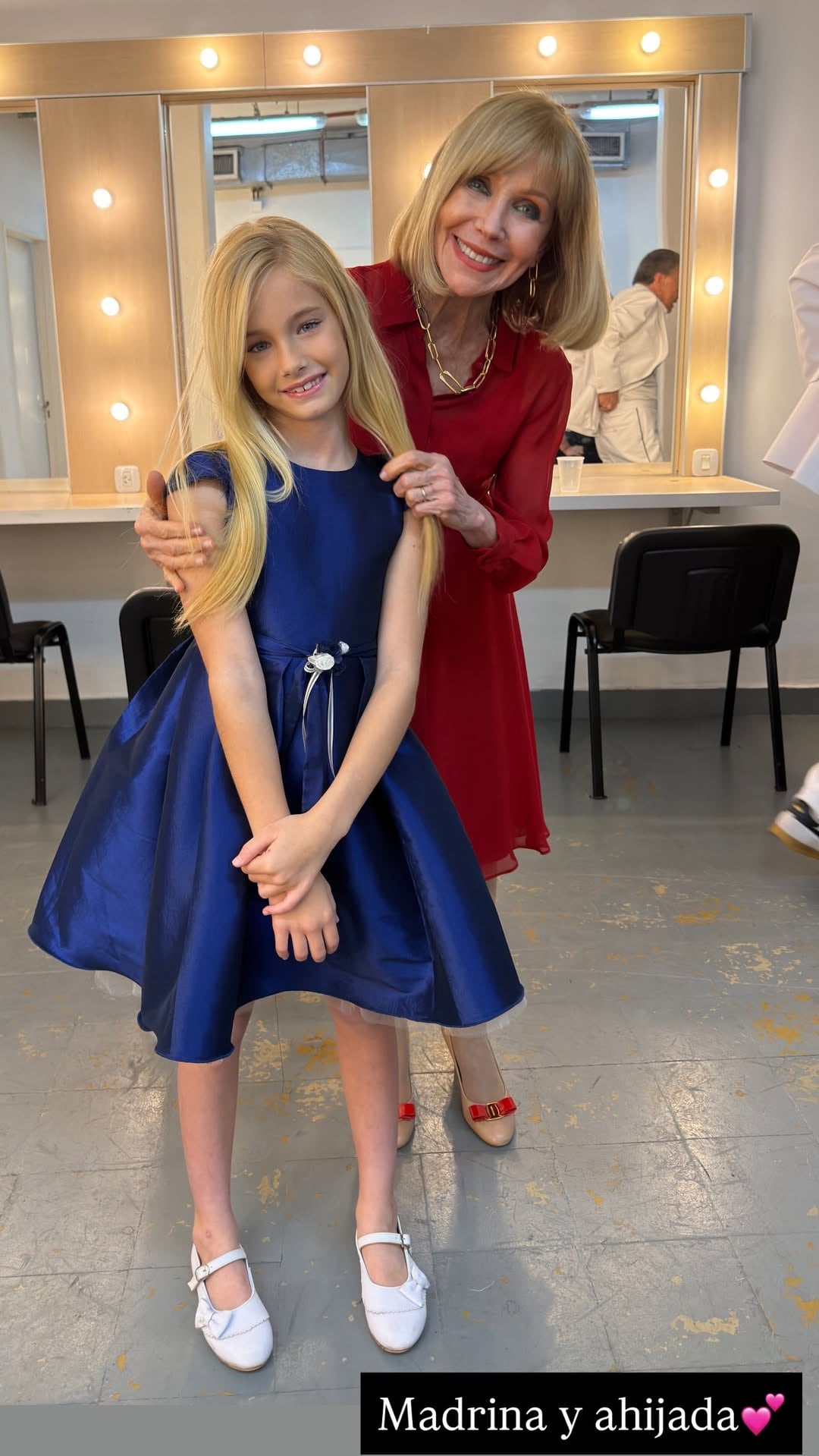 Matilda Salazar junto a su madrina Evangelina Salazar en el camarín antes del show de Palito Ortega (Instagram)
