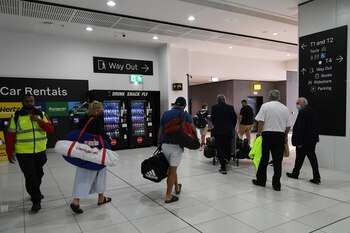 Pasajeros en el aeropuerto de