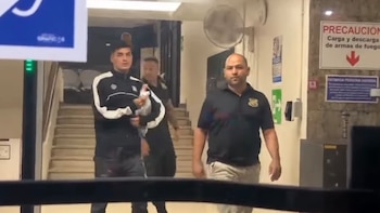 Futbolista Carlos Barahona quedó en libertad tras ser detenido por presunta extorsión vinculada a préstamos “gota a gota” en Costa Rica