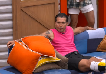 La participante Daniela Alexis, conocida como La Bebeshita, escuchó el sonido y se dirigió a Mario Osuna para cuestionarlo sobre lo ocurrido en el lugar.