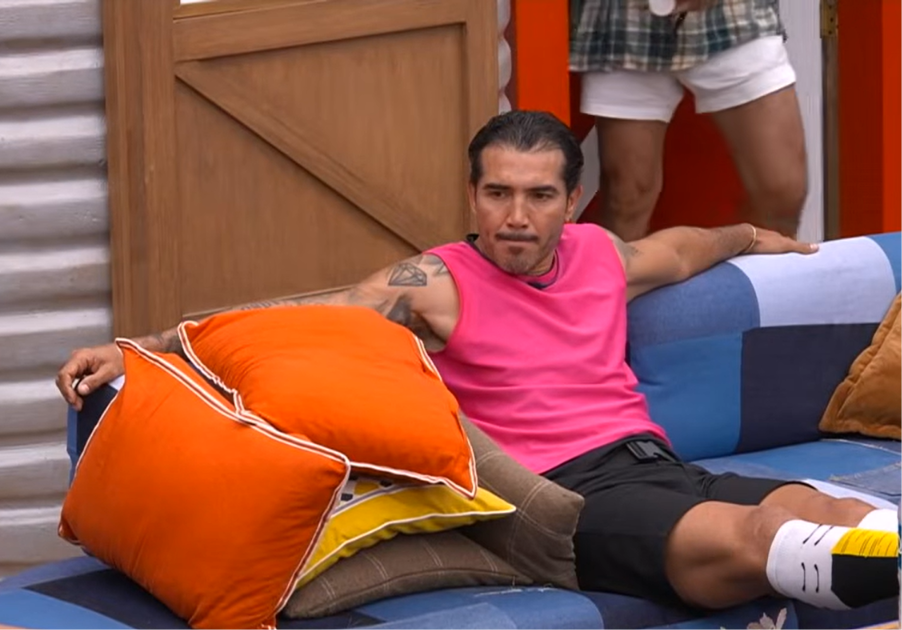 La Bebeshita, escuchó el sonido y se dirigió a Mario Osuna para cuestionarlo sobre lo ocurrido con Tlacoyo. (Captura de pantalla )