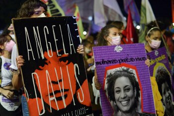 Mujeres participan en una manifestación