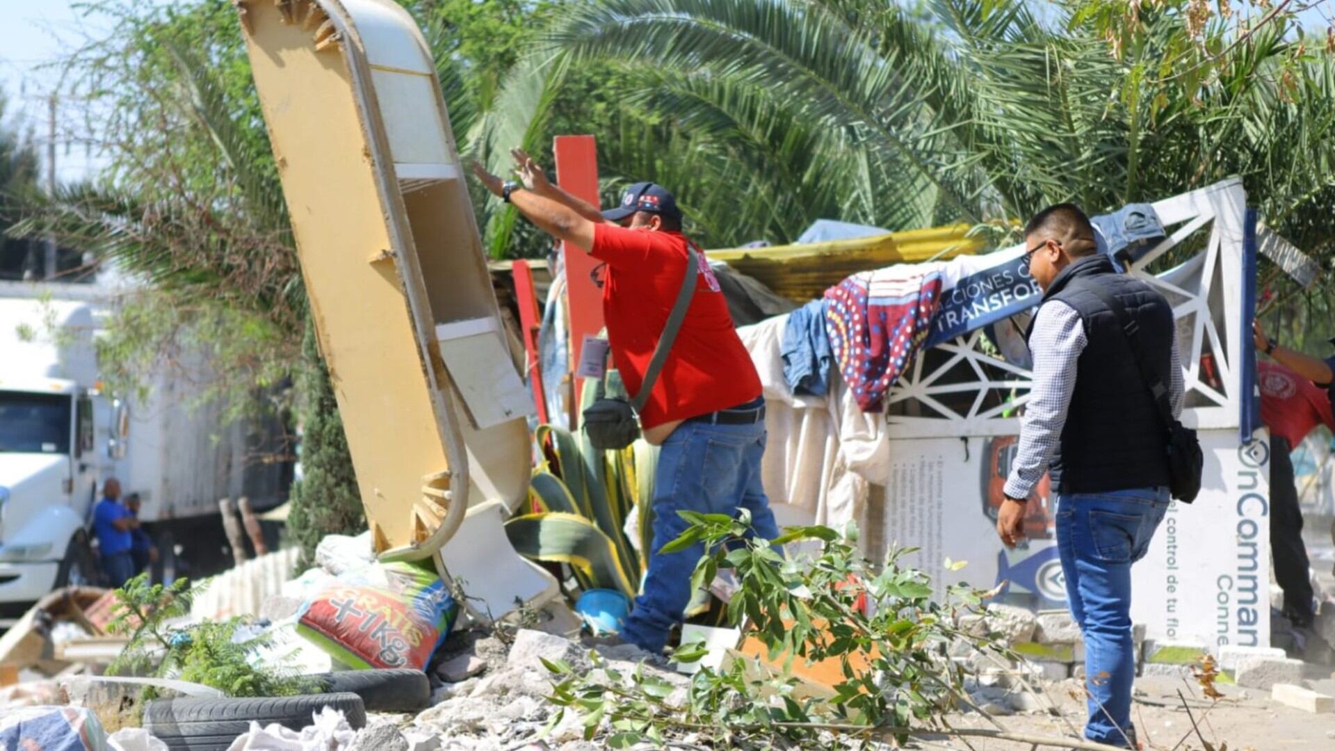 Limpian basura en Ecatepec. Foto: (Ayuntamiento Ecatepec)