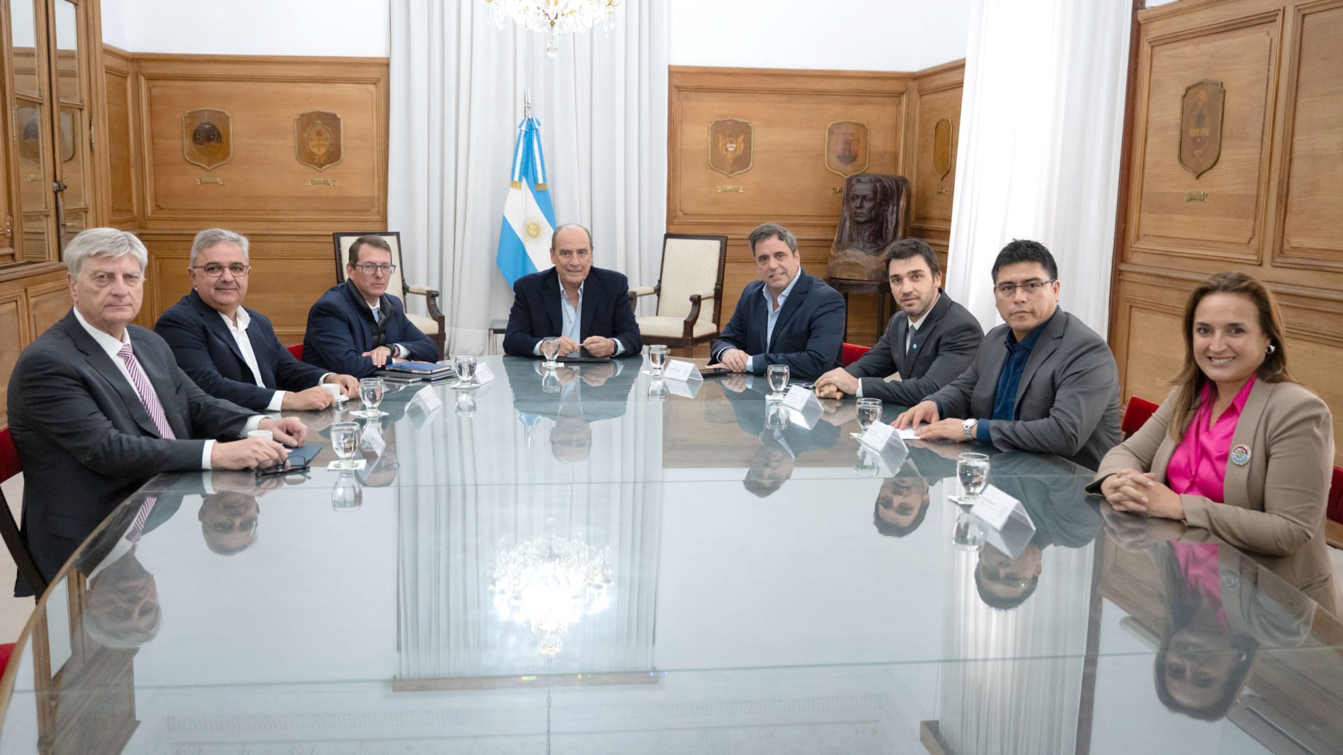 Guillermo Francos encabeza la reunión con los gobernadores