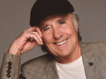 El cantautor, compositor, actor, escritor,