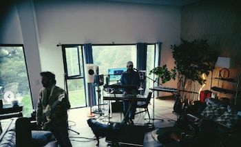 La labor de Honas en Camil Séptim aborda todas las áreas, incluyendo desde el teclado, a la composición de canciones y la producción de material discográfico. (Instagram/