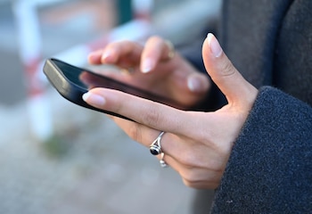 Sospechas de espionaje en el celular, señales de alerta y cómo proteger la privacidad en el entorno cercano