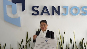 Sandra Ramírez se graduó de