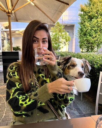 Giulia Coppini con su perro