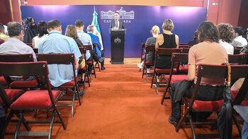 Una de las primeras conferencias