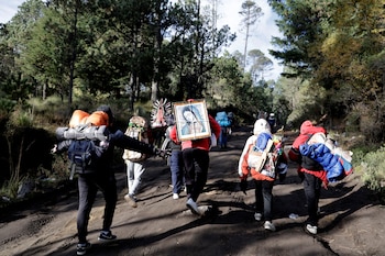 Miles de mexicanos viajan de