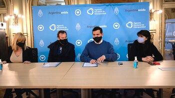 De izquierda a derecha Dra.