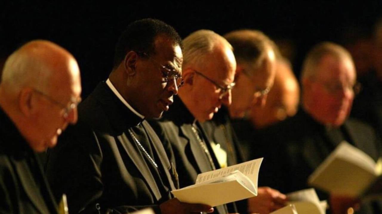 El caso de Oakland refleja una tendencia nacional en la Iglesia católica estadounidense: menos vocaciones, envejecimiento de fieles y cierre de parroquias tradicionales (Captura de video)