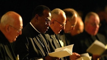 La Iglesia Católica de Estados Unidos desbanca el debate del aborto como prioridad y una nueva urgencia provoca división entre los fieles